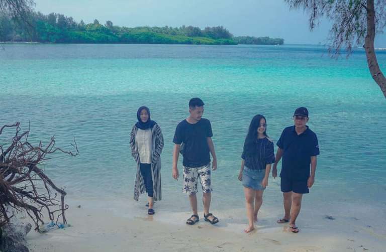 Island Hopping Pulau Dolphin Kepulauan Seribu