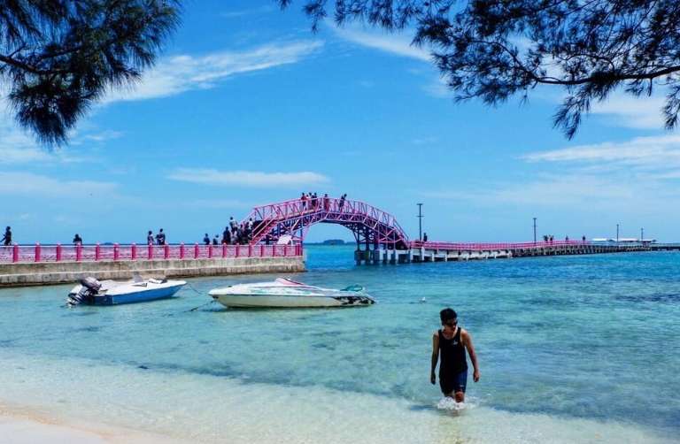 Pantai Jembatan Cinta Pulau Tidung