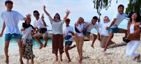 Ceria di Pantai Pulau Perak Kepulauan Seribu