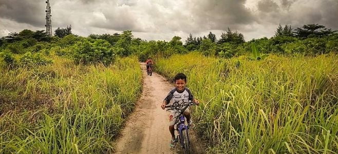 Bersepeda Ke Objek Wisata Pantai Perawan Pulau Pari